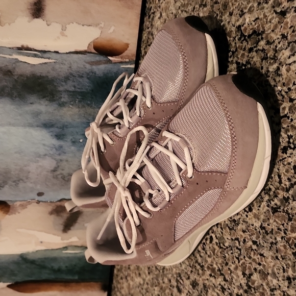 L.L Bean Comfort Fitness Walking Shoes, Gray Suede Mesh - Size 9.5M - Picture 3 of 7